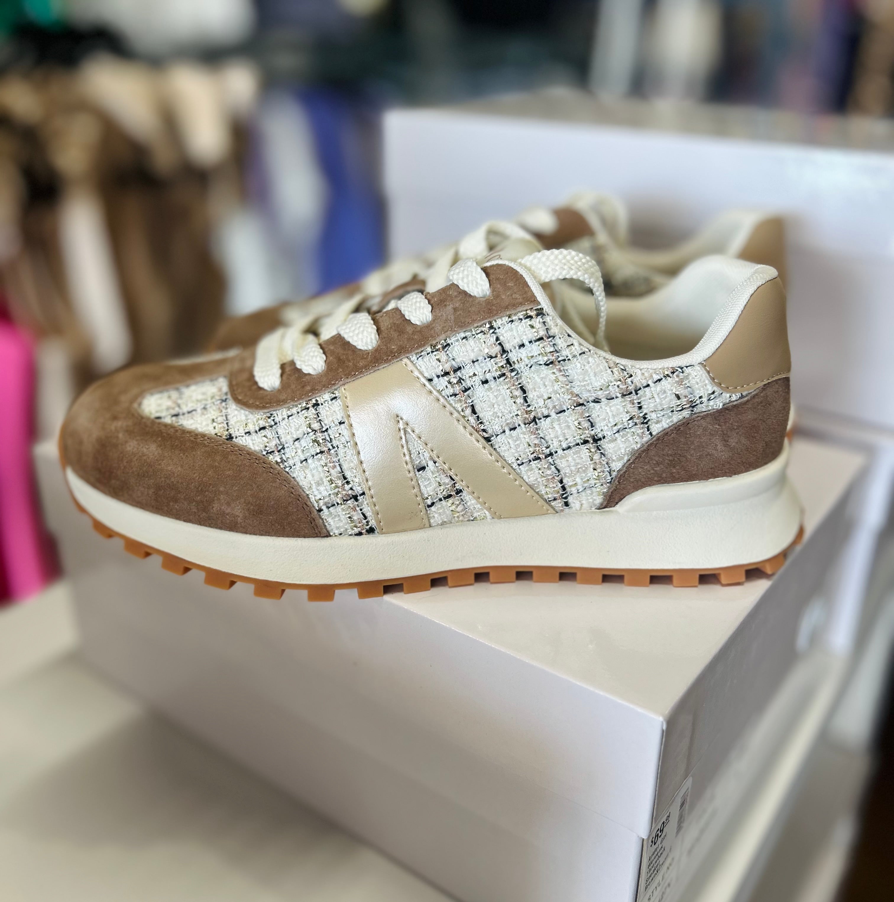 Arider Girl Womens Throwback Sneaker