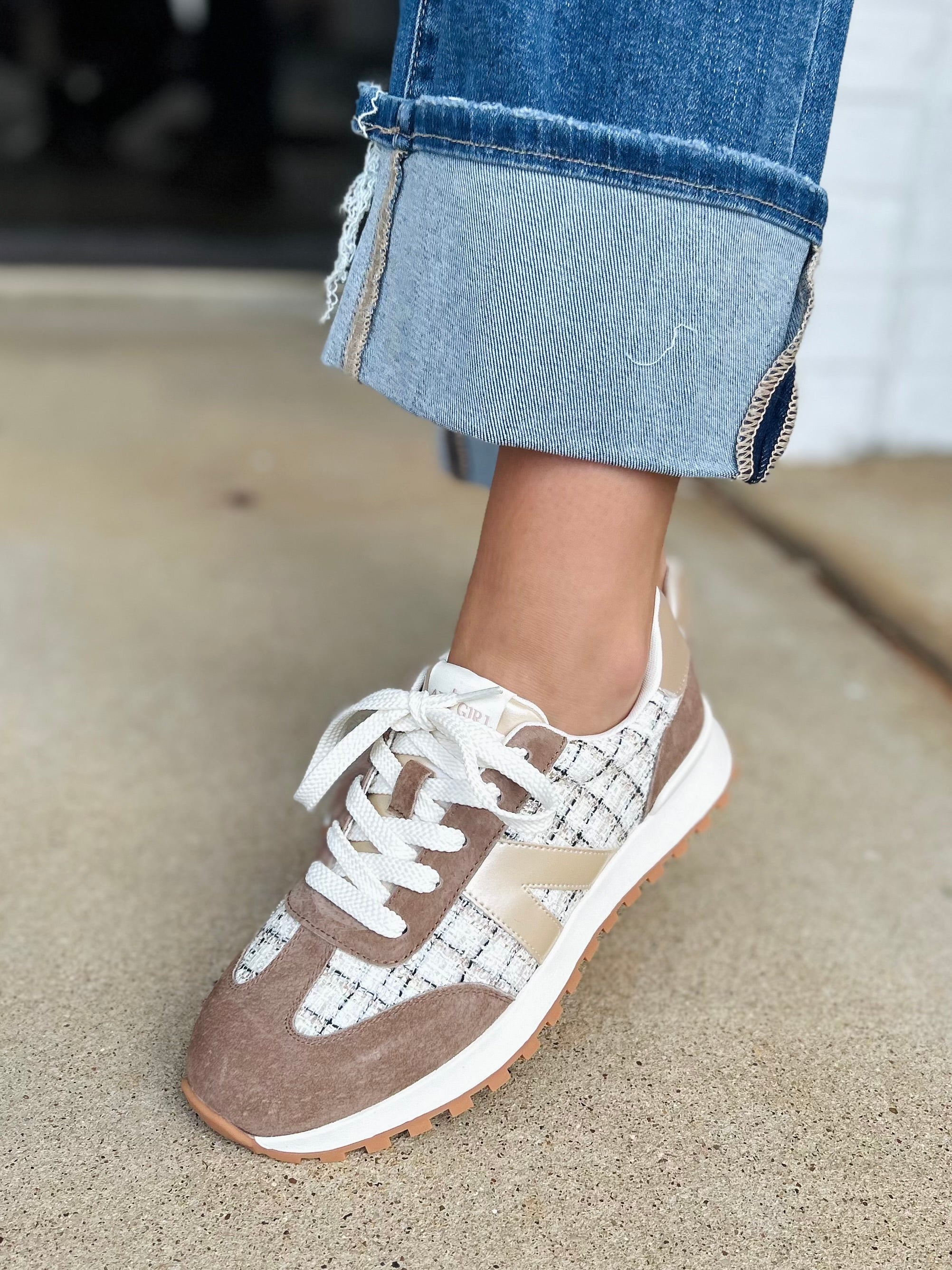 Arider Girl Womens Throwback Sneaker