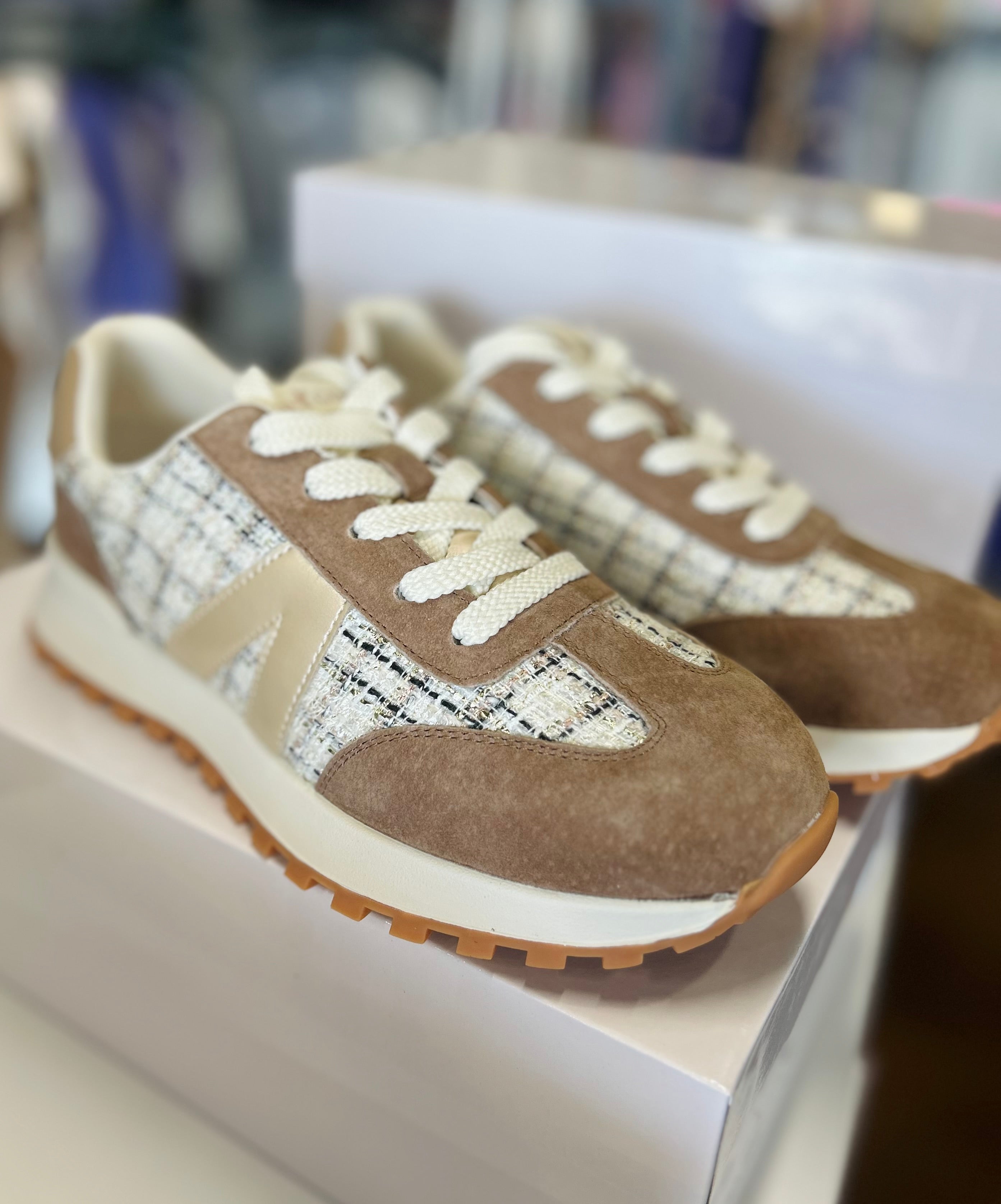 Arider Girl Womens Throwback Sneaker