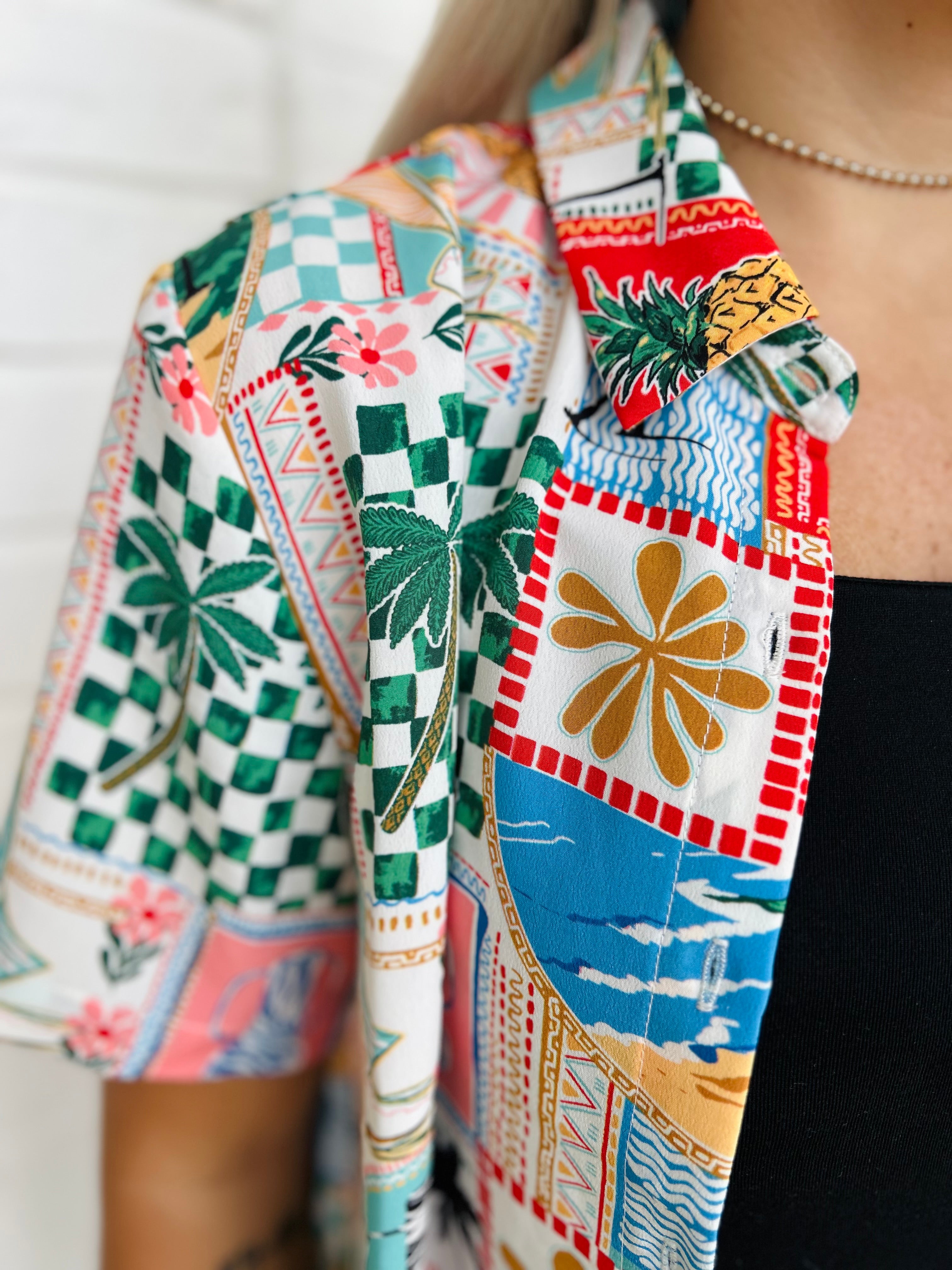 Island Print Button Front Cropped SS Top